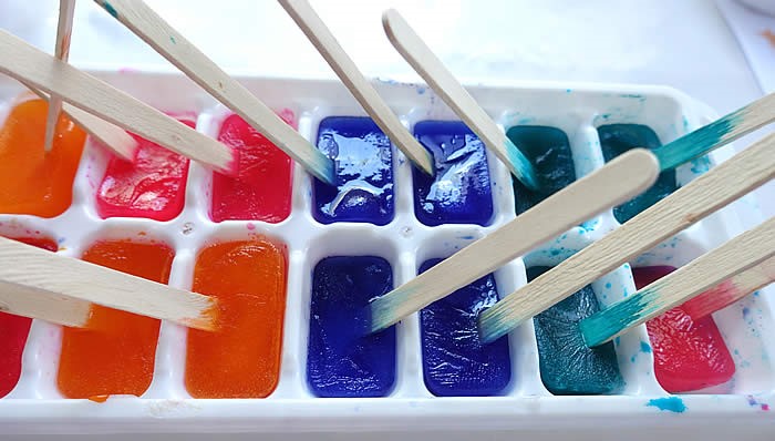 Summer activities for kids in Dubai - Painting with ice cubes