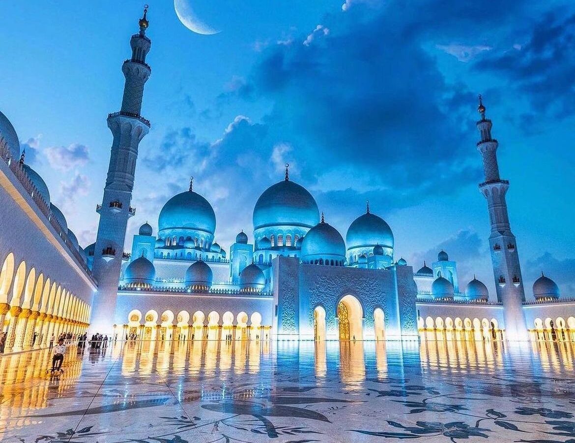 Rent Abayas at Sheikh Zayed Mosque